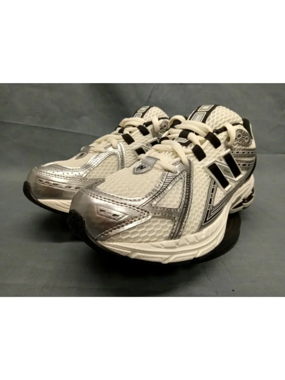 New Balance 1906 (GS) Sneakers GC1906ER Grey Black Boys Size 5.5 NEW NO BOX!